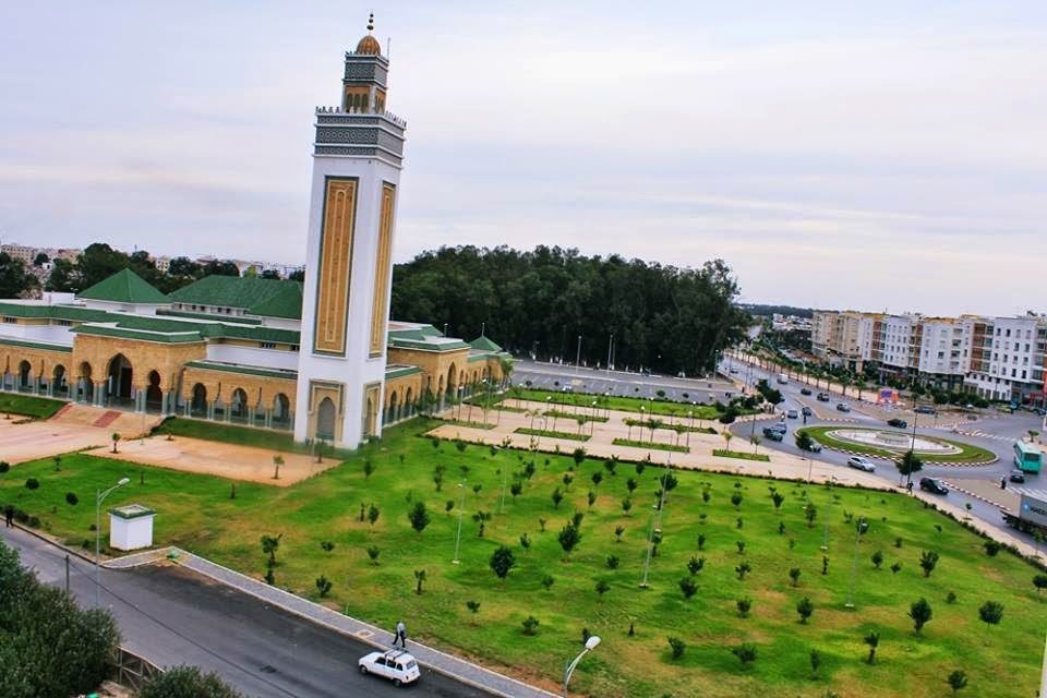 Grande mosquée et avenues arborées de Kénitra