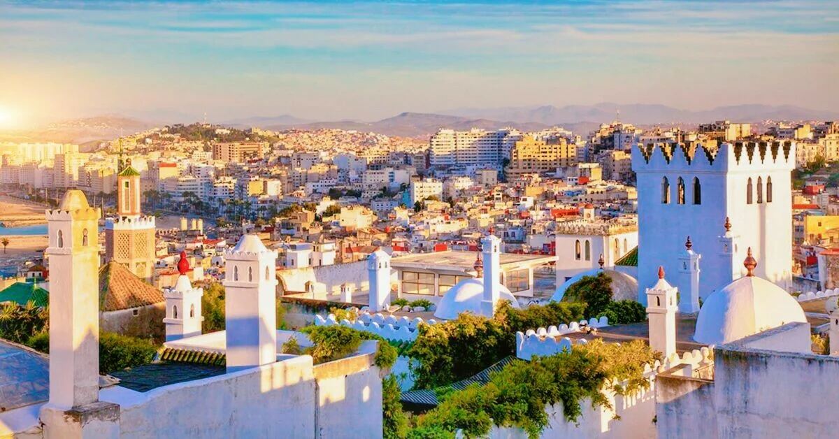 Vue panoramique de Tanger et de son port sur le détroit de Gibraltar